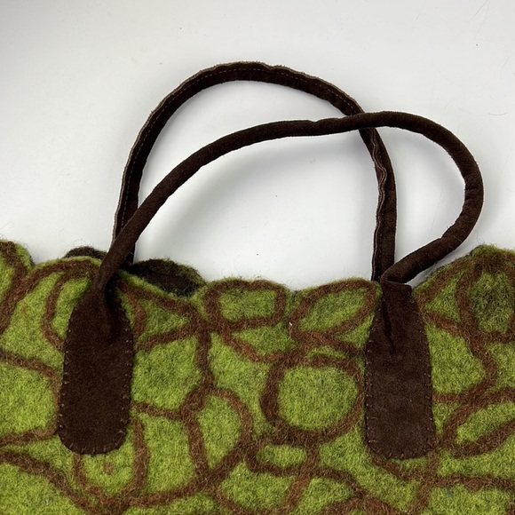 Gorgeous Green Felted Tote bag with Brown Swirl Pattern - Picture 4 of 8